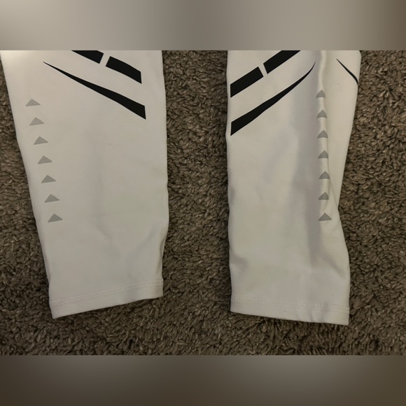 Very good condition ALO yoga size small leggings. - Picture 4 of 9